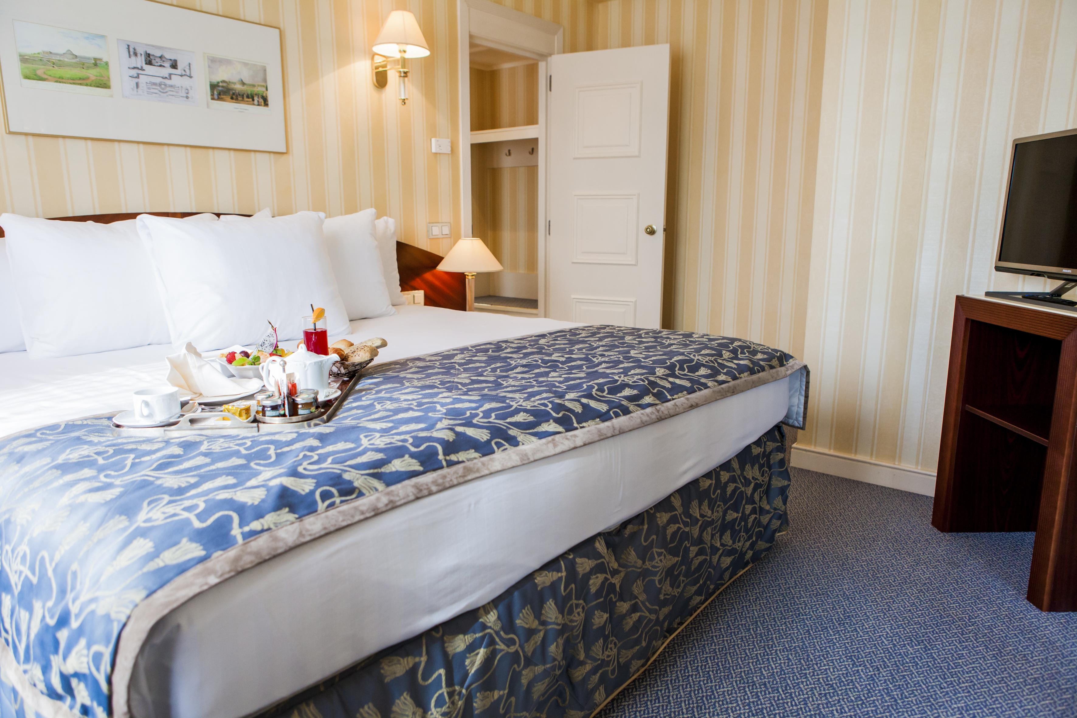 Hotel Le Châtelain Brussel Buitenkant foto A room at the hotel