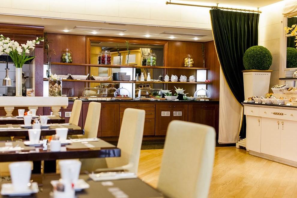 Hotel Le Châtelain Brussel Buitenkant foto The lounge at the airport
