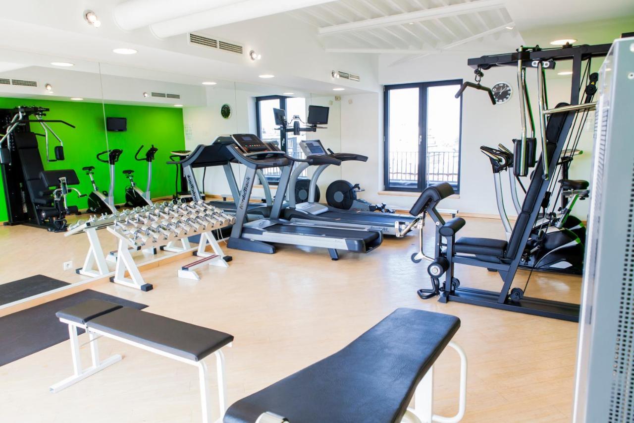 Hotel Le Châtelain Brussel Buitenkant foto The gym at the University of Roehampton