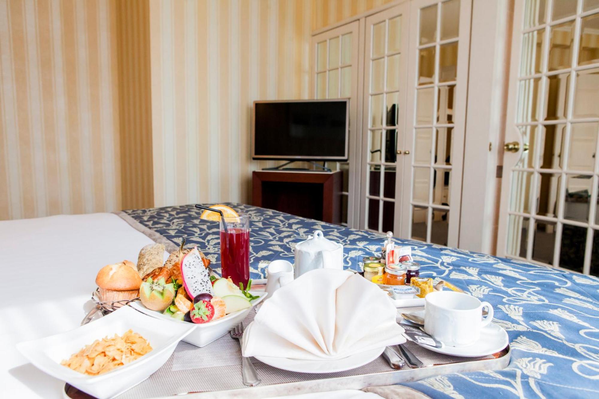 Hotel Le Châtelain Brussel Buitenkant foto Room service