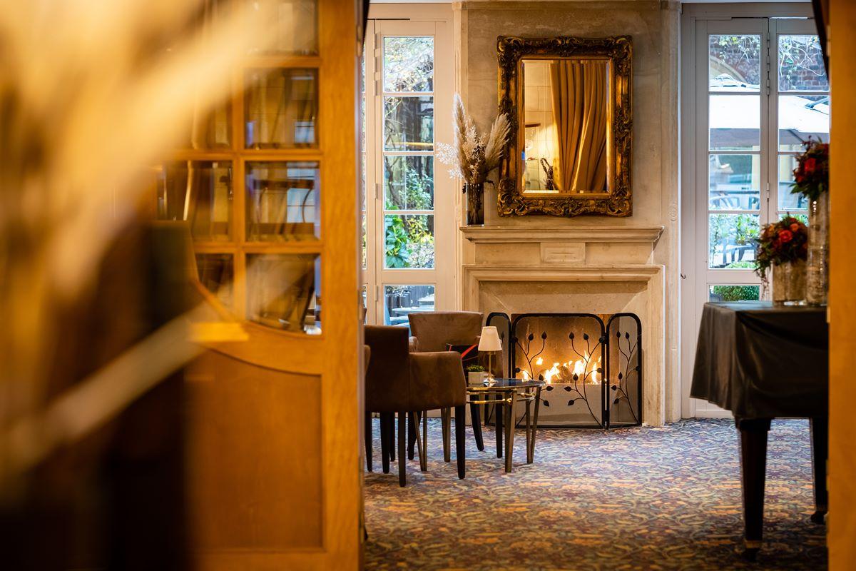 Hotel Le Châtelain Brussel Buitenkant foto The interior of the restaurant